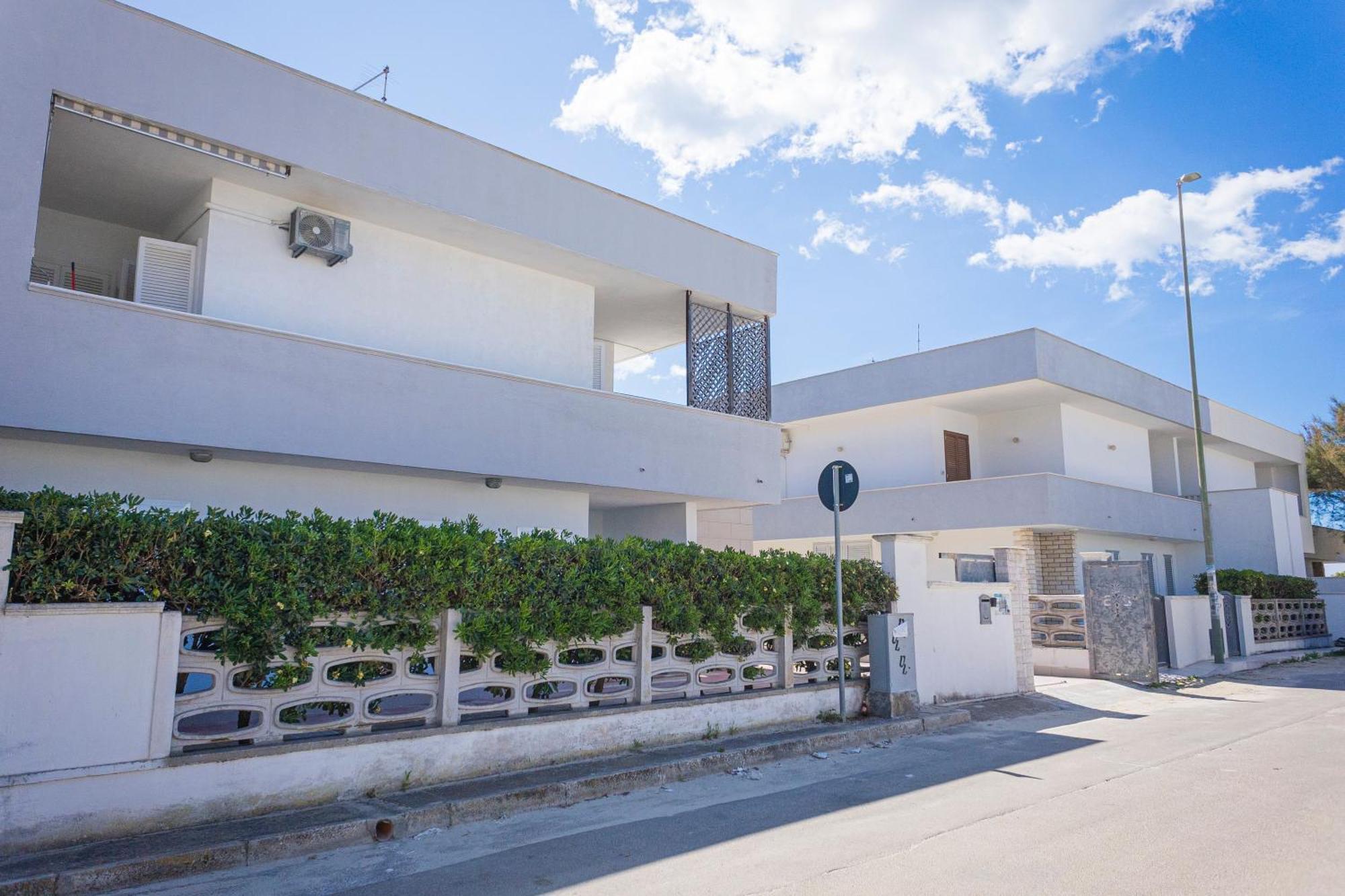 Torre Lapillo Apartment Sea View - Happy Rentals Порто-Чезарео Екстер'єр фото